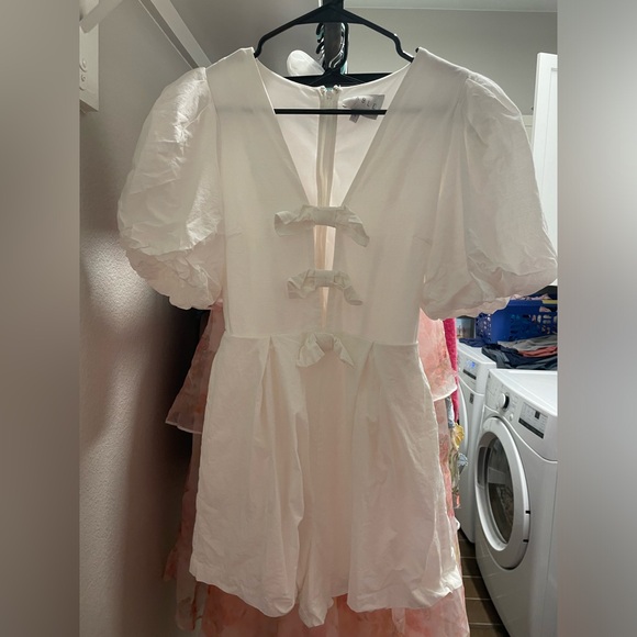 white bow romper! - Picture 5 of 8